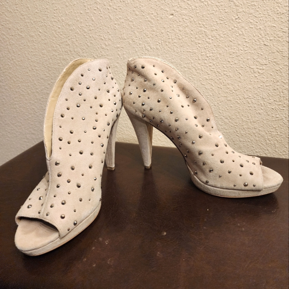 INC INTERNATIONAL CONCEPTS SHOES, TIARA PLATFORM BOOTIES CREAM SUEDE